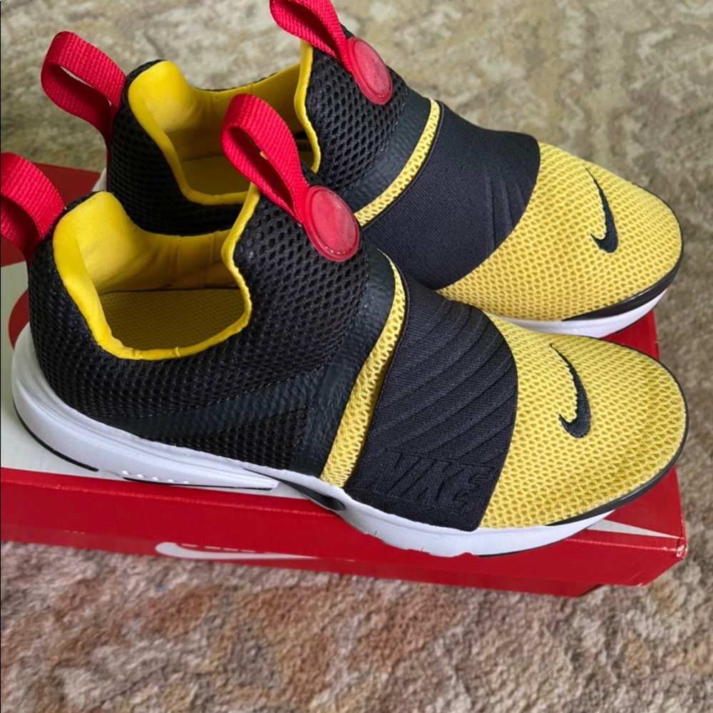 💢GS NIKE PRESTO SIZE 5Y💢